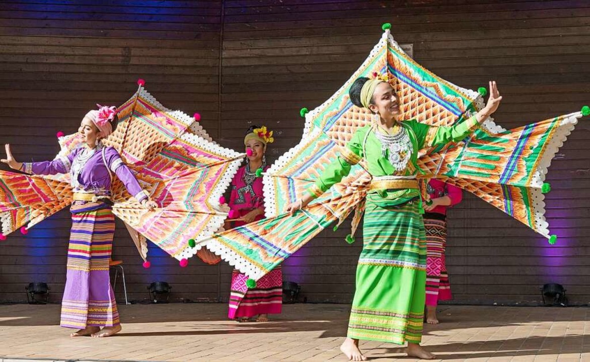 Traditionelle Tänze aus Thailand zeigte die Thaischule.  | Foto: Helmut Rothermel