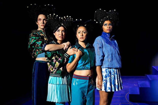 Charlotte Will, Laura Palacios, Karin ...#8217;Baye (von links) sind Identitti.  | Foto: Amelie Amei Kahn-Ackermann