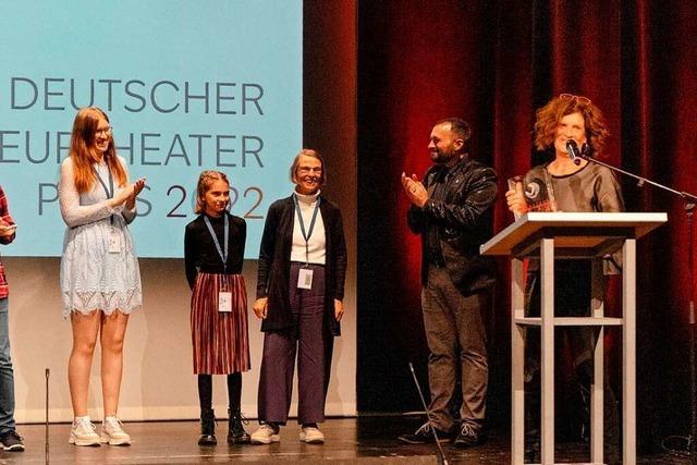 Die Junge Theaterakademie Offenburg gewinnt den Deutschen Amateurtheaterpreis für Kilometer X