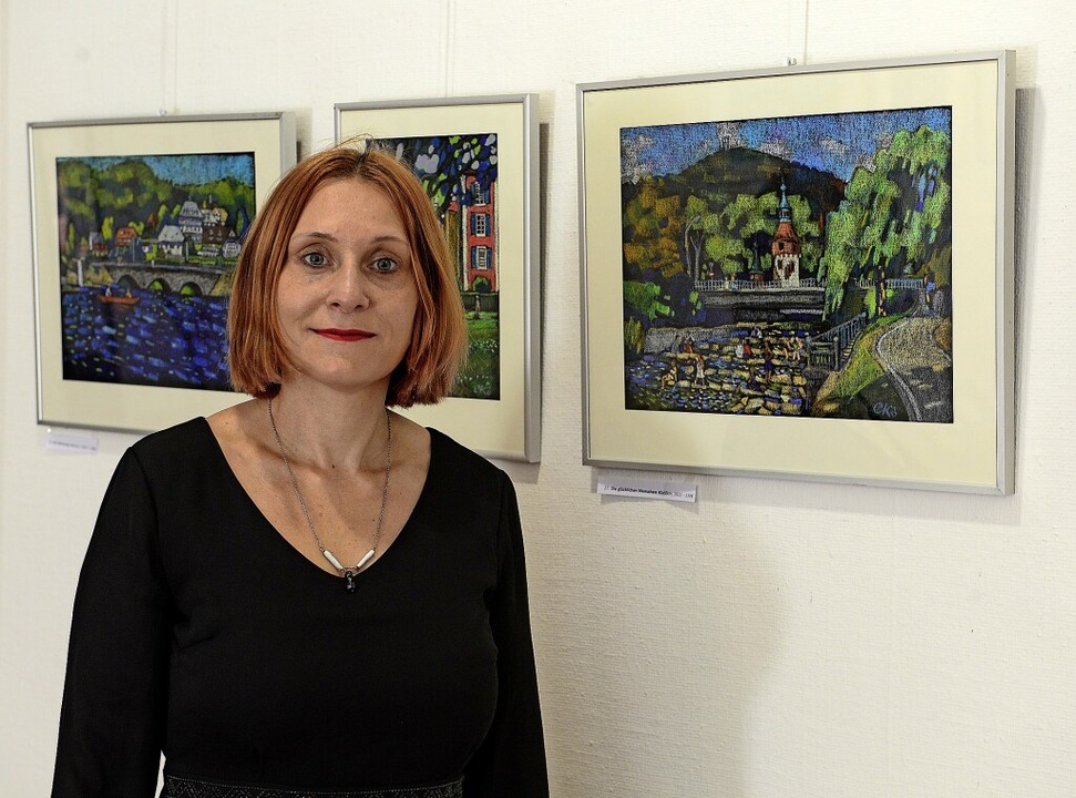 Olha Skerobohatova zeigt Motive aus Fr... und der Ukraine in ihrer Ausstellung.  | Foto: Ingo Schneider