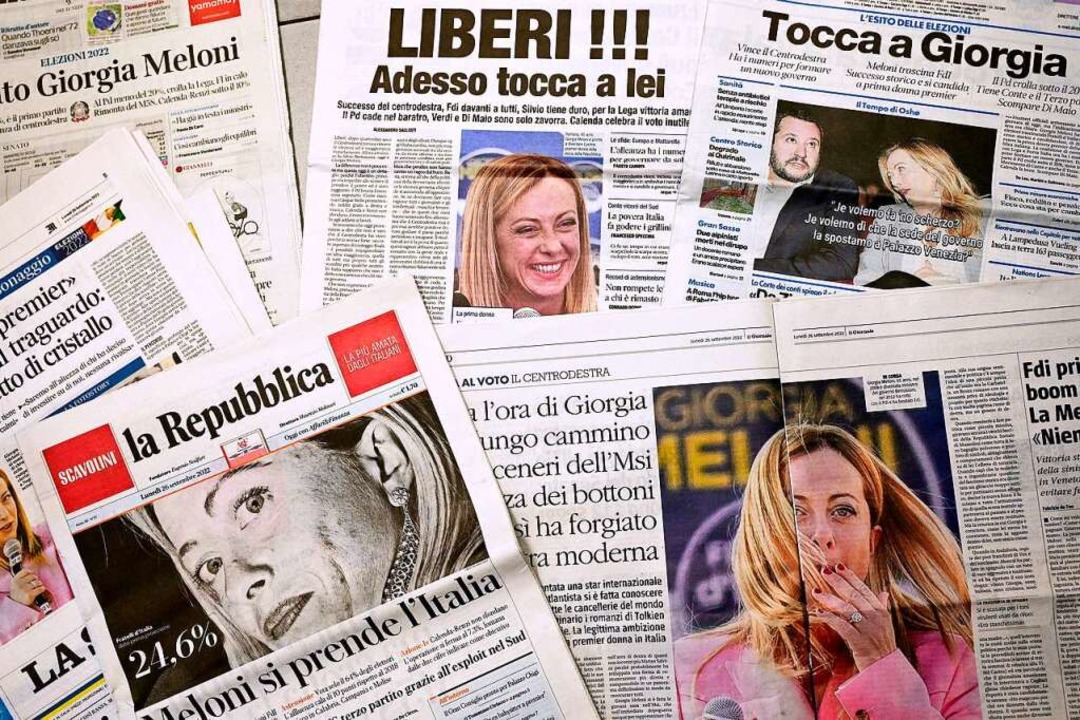 Giorgia Meloni war am Montag groß in allen italienischen Zeitungen.  | Foto: VINCENZO PINTO