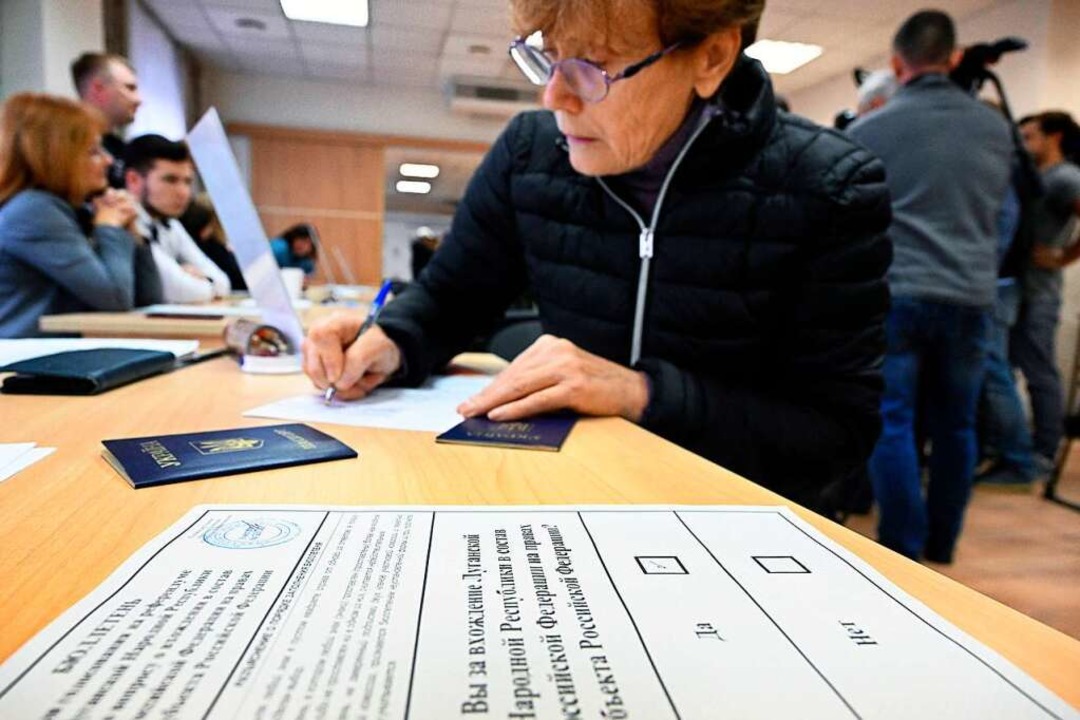 Abstimmung in der Moskauer &#8222;Bots...er &#8222;Volksrepublik Donetsk&#8220;  | Foto: IMAGO/Grigory Sysoev
