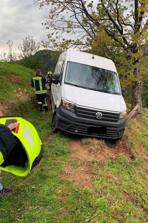 Der Fahrer konnte sich nicht selbst befreien.  | Foto: Feuerwehr Waldkirch