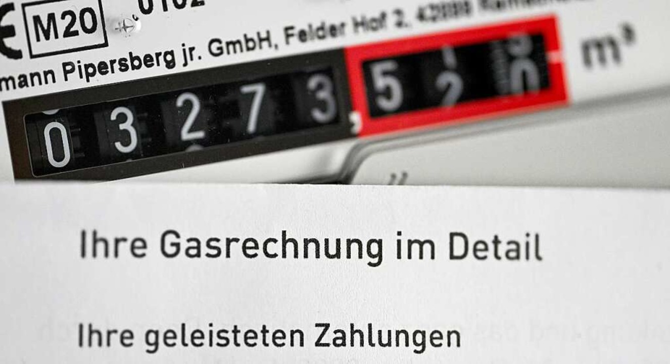 Die Evangelische Landeskirche will Men...Gasrechnung in Schwierigkeiten kommen.  | Foto: Bernd Weibrod (dpa)