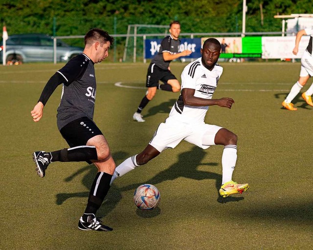 Marcel Herteinstein (links) erzielte d... das Hochschwarzwald-Derby mit 2:1.     | Foto: Wolfgang Scheu