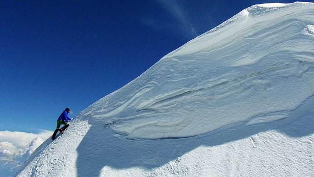 Messner beim Klettern im Eis  &#8211; Szene aus einem seiner Spielfilme  | Foto: Movienet