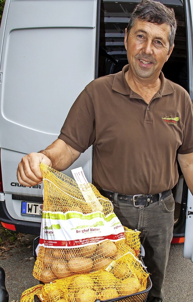 Beim NABU-Kartoffelmarkt am Naturena B...n der Kartoffeln, auch im Fahrradkorb.  | Foto: Wilfried Dieckmann