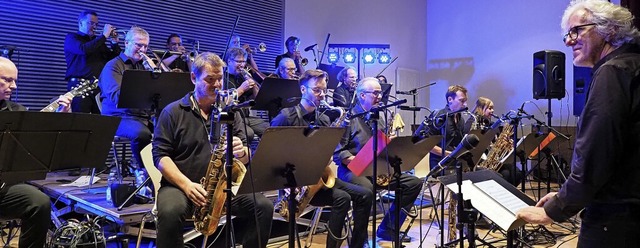 Das &#8222;Desert Jazz Orchestra&#8220...m Gastspiel im Brgerhaus Tutschfelden  | Foto: Michael Haberer