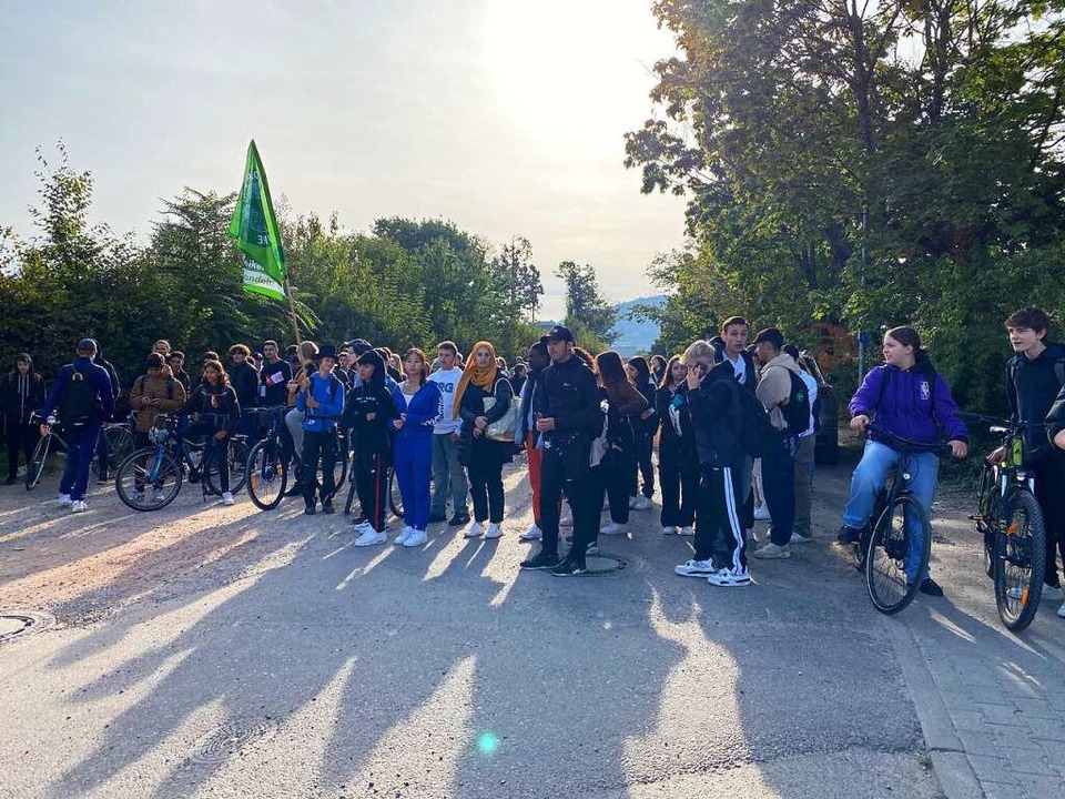 Vor der Staudinger-Gesamtschule machen...ger Innenstadt zum Klimastreik bereit.  | Foto: Anika Maldacker