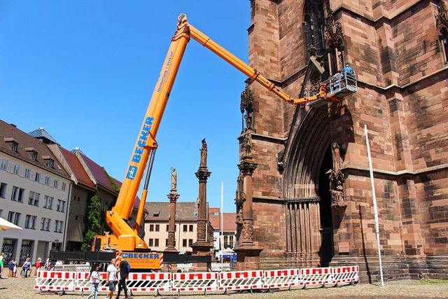 Fr die Begutachtung der Steinhlle de...er Hubsteiger im Einsatz. Archivbild.  | Foto: Mnsterbauverein Freiburg