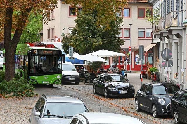 Im Zentrum von Freiburg-Herdern fallen bald einige Parkplätze weg