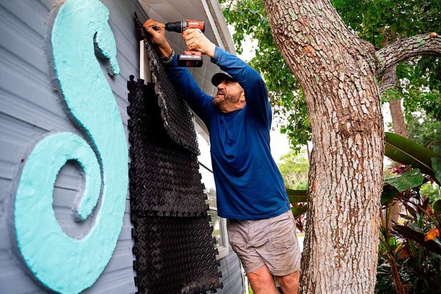 In Florida bereiten sich die Menschen vor.  | Foto: Sean Rayford (AFP)