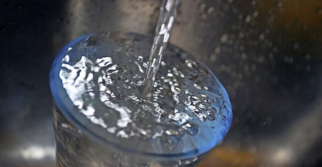 Die gebhren fr den Wasserverbrauch steigen in St. Blasien leicht.  | Foto: Karl-Josef Hildenbrand (dpa)