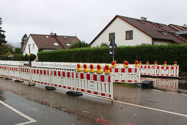 Unmittelbar vor den Grundstcken wurde...Einschrnkung nicht informiert worden.  | Foto: Rolf Reimann