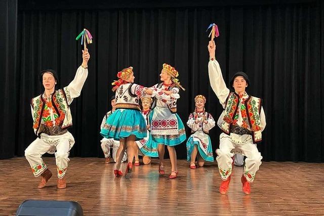 Mit Kultur gegen den Krieg – Tänzer aus Ukraine protestieren in Bad Krozingen