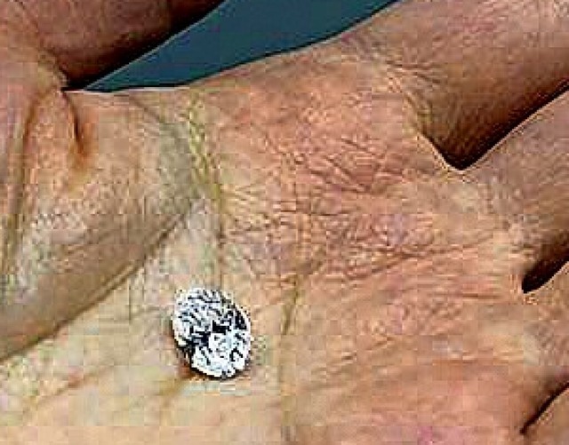 Der Beweis fr Wasser im Erdinnern: ein Diamant aus Botswana  | Foto: Tingting Gu, Gemological Institute of America, New York, NY, USA