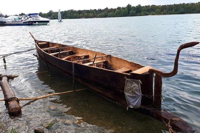Im Kehler Hafen lieen die Fnf ihr selbstgebautes Boot zu Wasser.  | Foto: privat