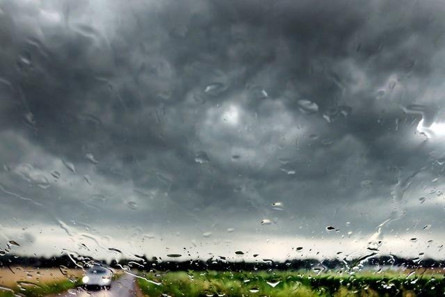 Sturm und Unwetter: So bleiben Sie und Ihr Auto sicher