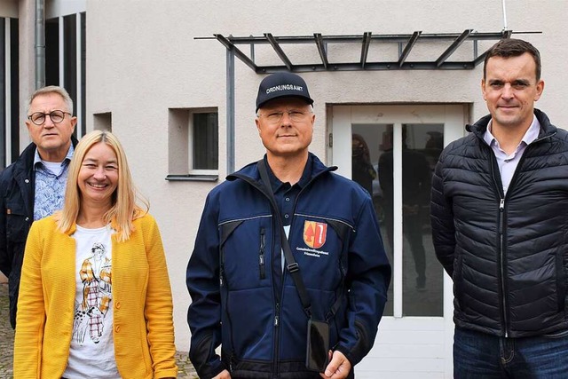 Siegfried Walter (mitte), der neu im  ...und Brgermeister  Erik Weide begrt.  | Foto: Walter Holtfoth