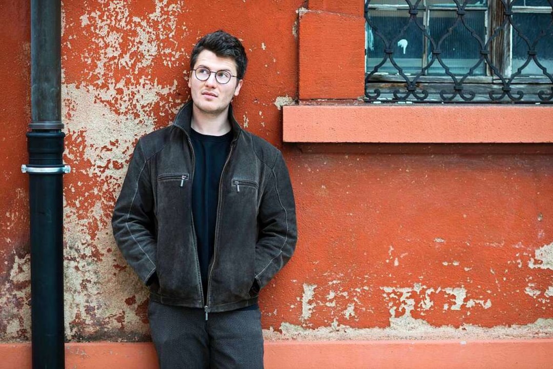 Der 30-jhrige Freiburger  Jakob Leiner ist Arzt und Schriftsteller.  | Foto: Jannis Muser