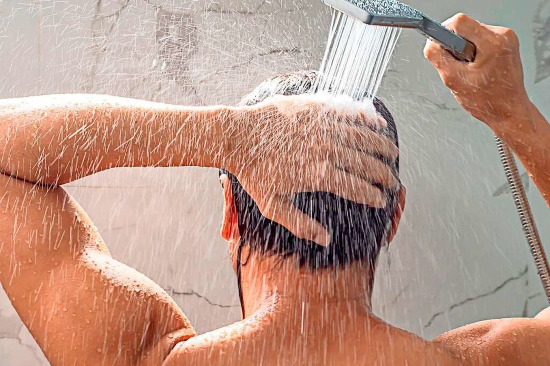 &#8222;Kalt duschen ist niemandem zuzu... Duschwasser im Sportheim warm bleibt.  | Foto: Nueng_An
