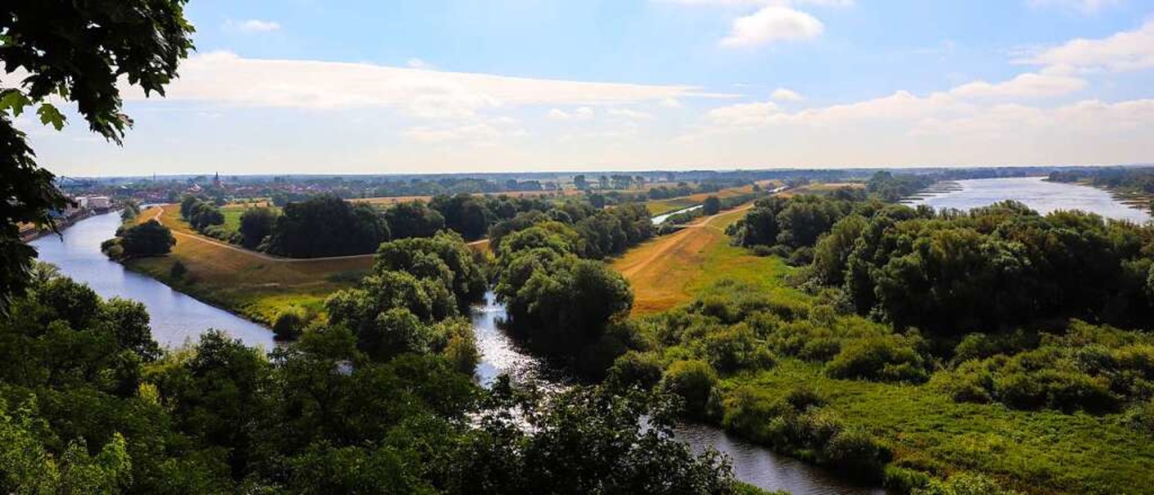 Ein Bild, drei Flüsse: An der Grenze v...n Sude und Boize in die mächtige Elbe.  | Foto: Deike Uhtenwoldt (dpa)