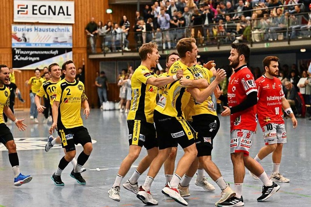 Gro ist die Freude bei den Handballer... dem Derbysieg gegen den TV Willsttt.  | Foto: Achim Keller