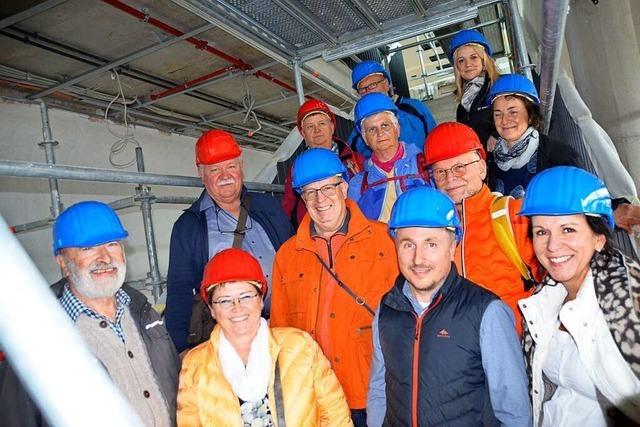 BZ-Leser besichtigen die Baustelle der neuen Edeka-Arena der Messe Offenburg-Ortenau