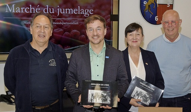Pascal Barret, Sebastian Stiegeler, Ni...beim offiziellen Empfang der Gemeinde.  | Foto: Stefan Pichler