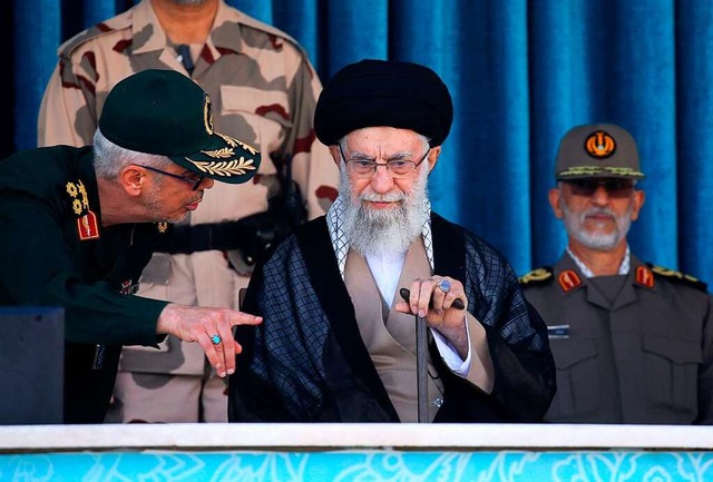 Ajatollah Ali Chamenei, der oberste Fhrer des Iran, am Montag in Teheran  | Foto: - (AFP)