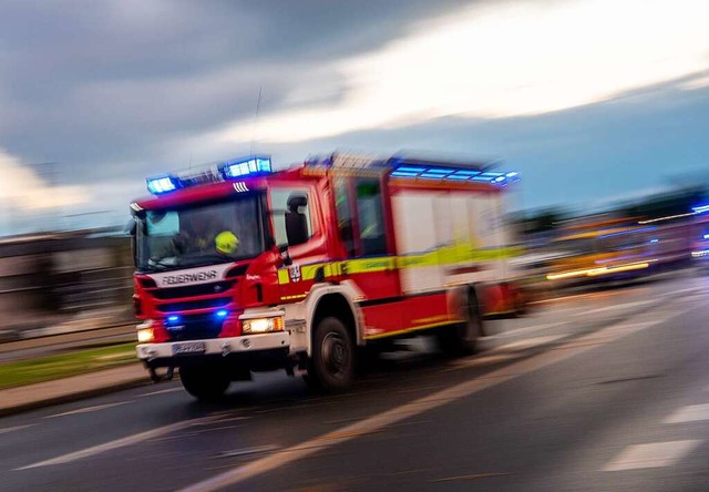 Die Feuerwehr Schopfheim rckte am Sam...Mlleimerbrand in die Hebelstrae aus.  | Foto: Lino Mirgeler