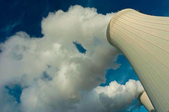 Wasserdampf-Wolken ber Khltrmen eines Kraftwerks (Symbolfoto)  | Foto: bub