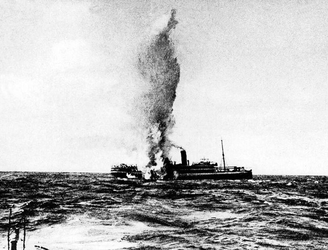 Der britische Dampfer &quot;Falaba&quo...tschen U-Boots getroffen und versenkt.  | Foto: BZ