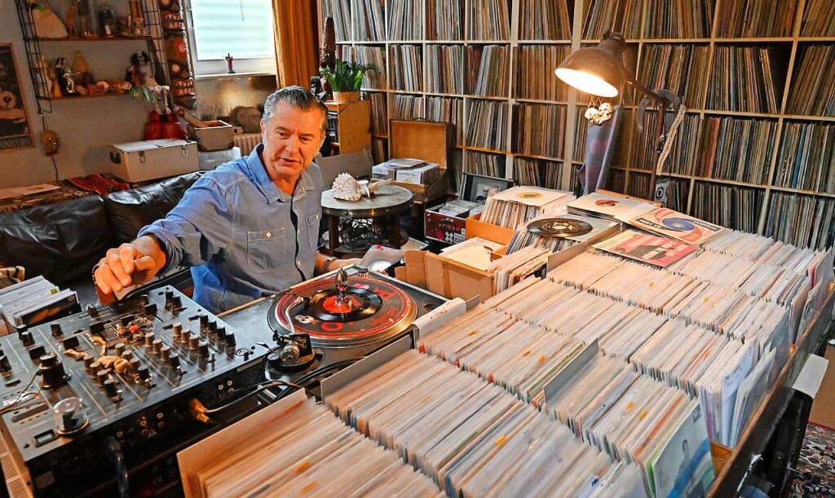 Jens Galler mit einer typischen Handbe...uferlos vielen musikalischen Schtzen.  | Foto: Michael Bamberger