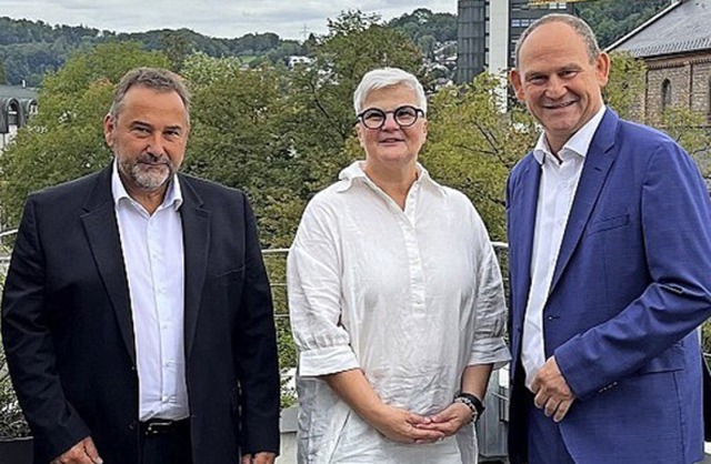 <BZ-FotoAnlauf>Volksbank:</BZ-FotoAnla... Ziroli und Andreas Rhle (von links).  | Foto: Lukas Maraun, Volksbank Dreilndereck eG