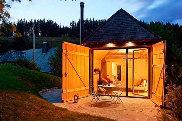 Innen Tiny House, auen Schwarzwaldsch...t dem Hugo-Hring-Preis ausgezeichnet.  | Foto: Roland Halbe