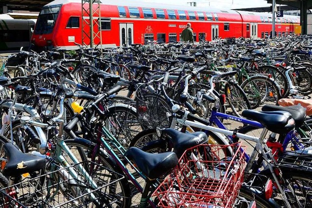 Sehr viel Verkehr muss auf Rad und Bah...werden, um die Co2-Ziele zu erreichen.  | Foto: Ingo Schneider