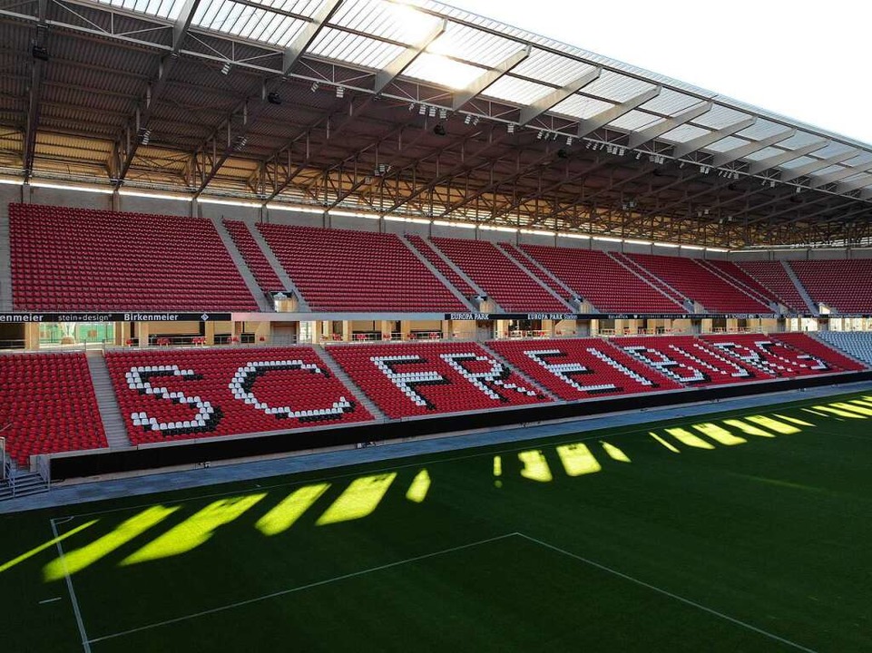 Seit einem Jahr spielt der SC Freiburg im neuen Europa-Park-Stadion.  | Foto: Patrick Kerber