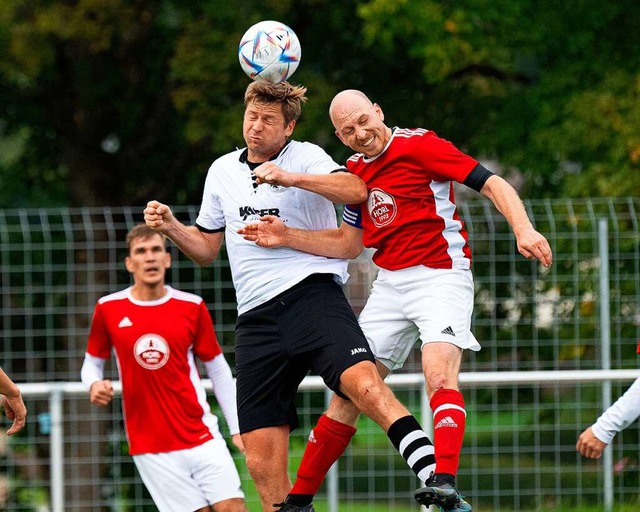 Zurck am Ball: Andi Stritt (Mitte) vom SV Grafenhausen    | Foto: Wolfgang Scheu