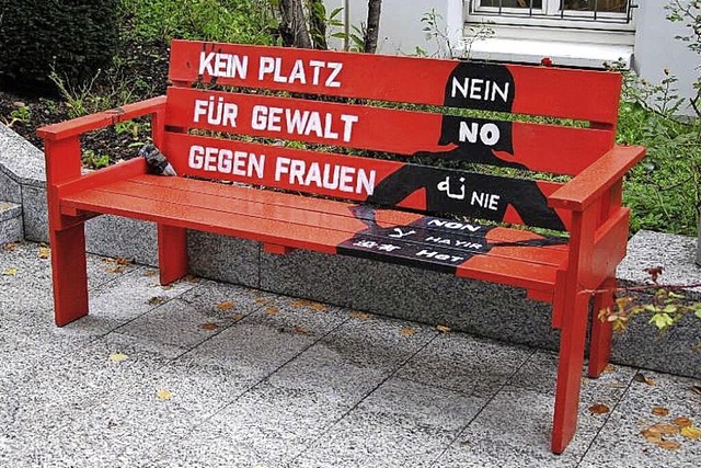 Die Rote Bank: Hier kann man sich und ein Zeichen setzen.  | Foto: Katholische Frauengemeinschaft Deutschlands (kfd)