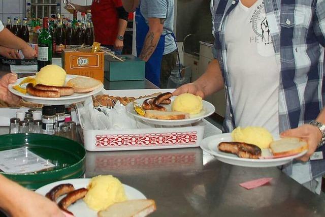 Rheinfelder helfen mit dem Metzgete-Fest Brandopfern