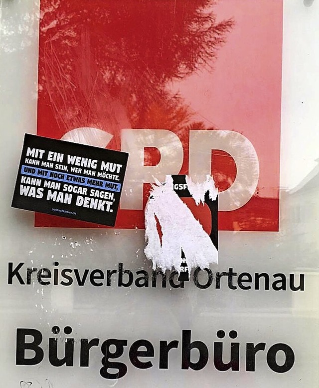 Erneut Aufkleber auf SPD-Schild  | Foto: SPD