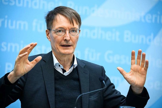 Bundesgesundheitsminister Karl Lauterb... vllig zurecht ans Thema Homopathie.  | Foto: Bernd von Jutrczenka (dpa)