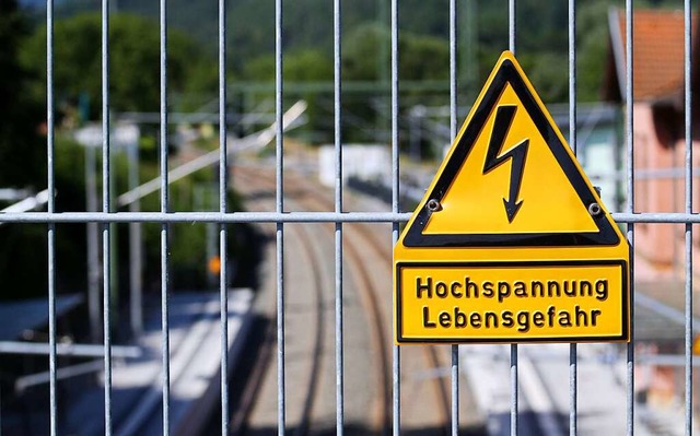 Oberleitungen ber Gleisen sind sehr gefhrlich, wenn man ihnen zu nahe kommt.  | Foto: Daniel Ernst - stock.adobe.com