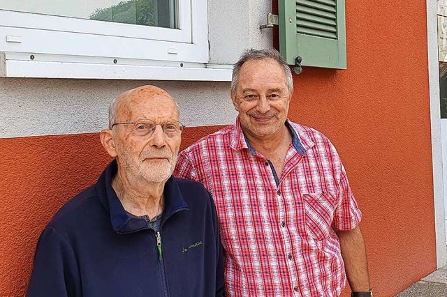 Dieter Heinstein (links) und Thomas Ho... stehen vor dem Rathaus in Wagenstadt.  | Foto: Hannes Selz