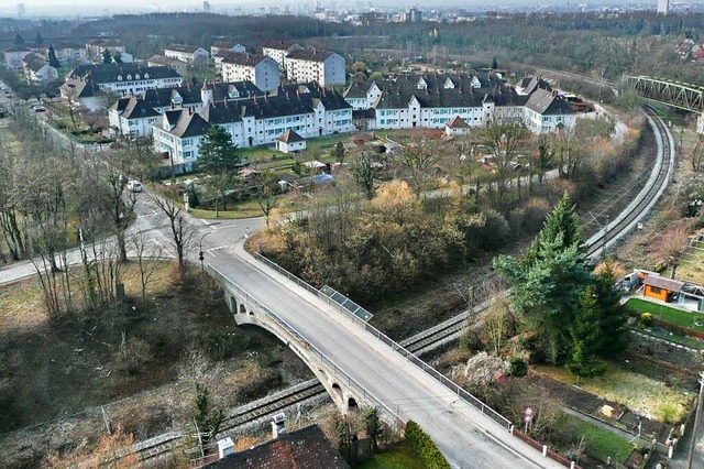 Die marode Brcke in der Gterstrae wird abgerissen.  | Foto: Reinhold Utke