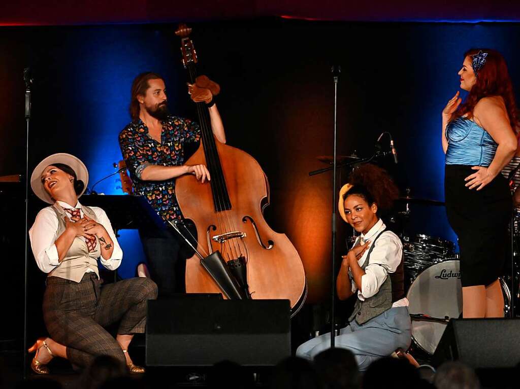 Lou’s The Cool Cats heizten das historische Spiegelzelt  am zweiten Abend, Samstag, 8. Oktober, mit Vintage Flavour, Swing, Pop und Rock’n’Roll mchtig ein.