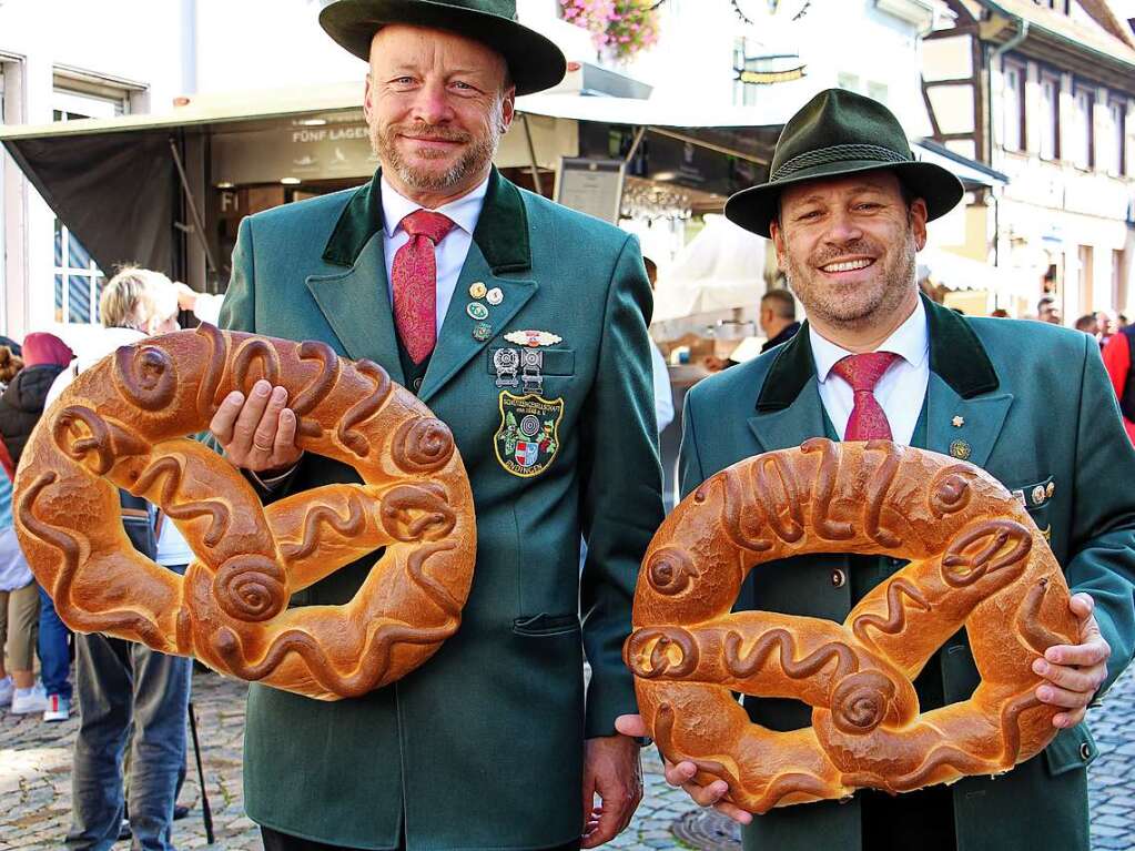 Dem rtlichen Bckerhandwerk verbunden sind Endingens Schtzen. Impressionen vom dritten "Alemannischen Brotmarkt" mit groem Festumzug am Wochenende in Endingen.