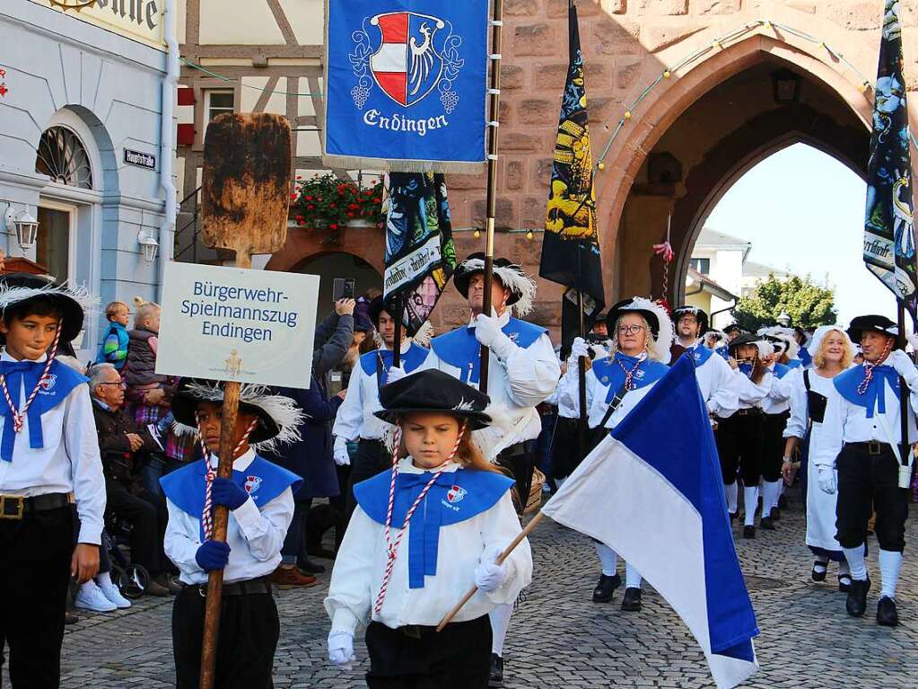 Der Brgerwehr-Spielmannszug kommt: Impressionen vom dritten "Alemannischen Brotmarkt" mit groem Festumzug am Wochenende in Endingen.