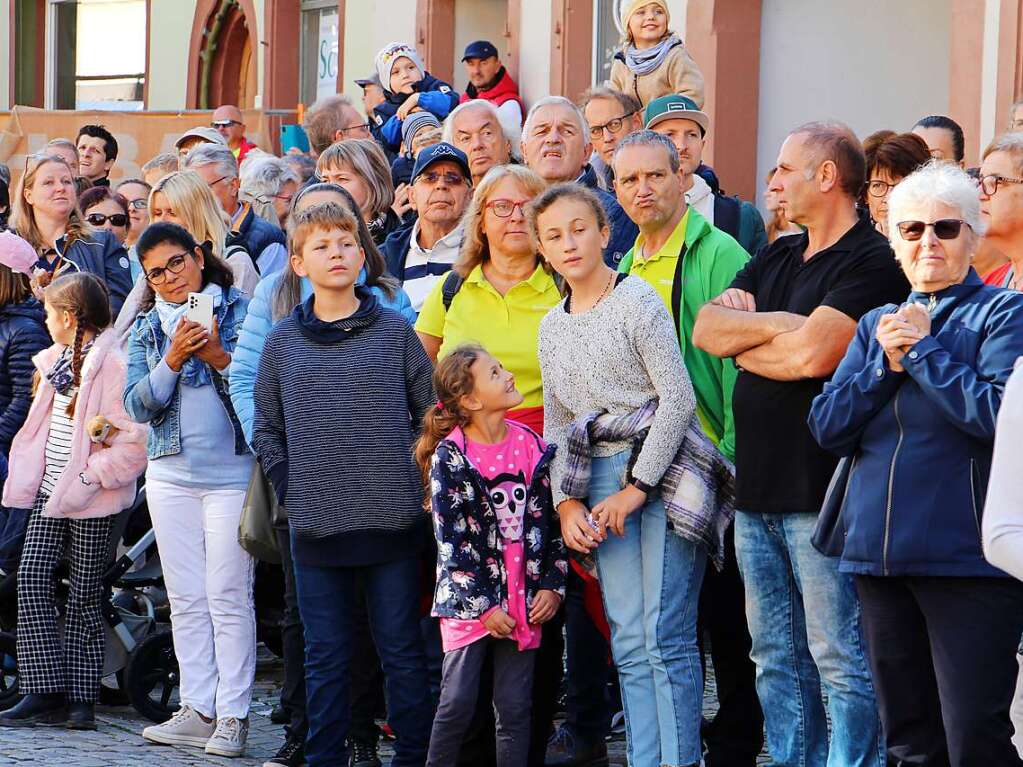 Gedrnge entlang des Umzugswegs: Impressionen vom dritten "Alemannischen Brotmarkt" mit groem Festumzug am Wochenende in Endingen.